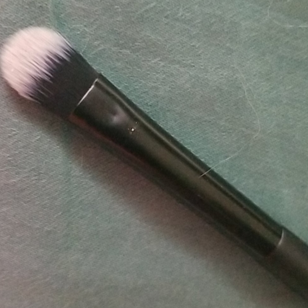 4/25 bundle item. Firma 203 brush